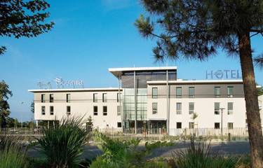 Hôtel pour 3 personnes, avec terrasse et jardin à La Mézière