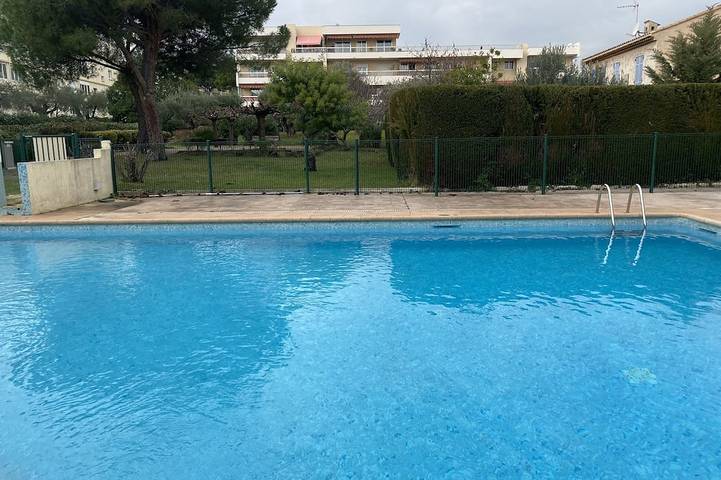 Gîte pour 3 personnes, avec jardin ainsi que terrasse et piscine dans Thalazur