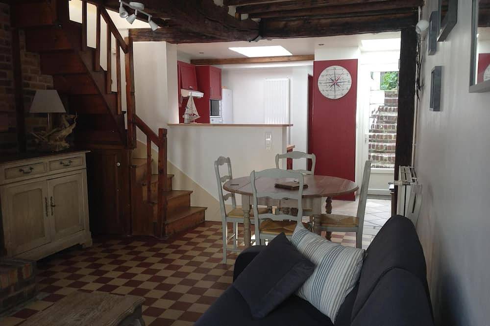 Fisherman's house with garden and terrace facing south. Furnished tourist accommodation *** in Saint-Valery-sur-Somme, Abbeville region