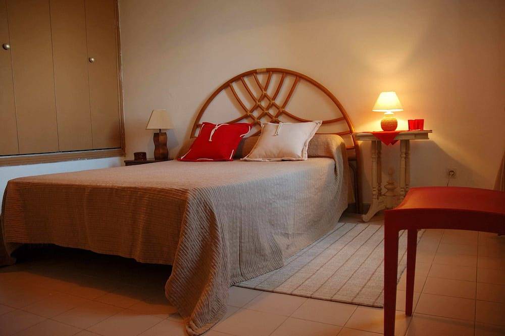 Appartement entier, Deux Pieces Vue Mer Et Port Grande Terrasse Dans Jardin Arbore in Monticello, Région de Calvi