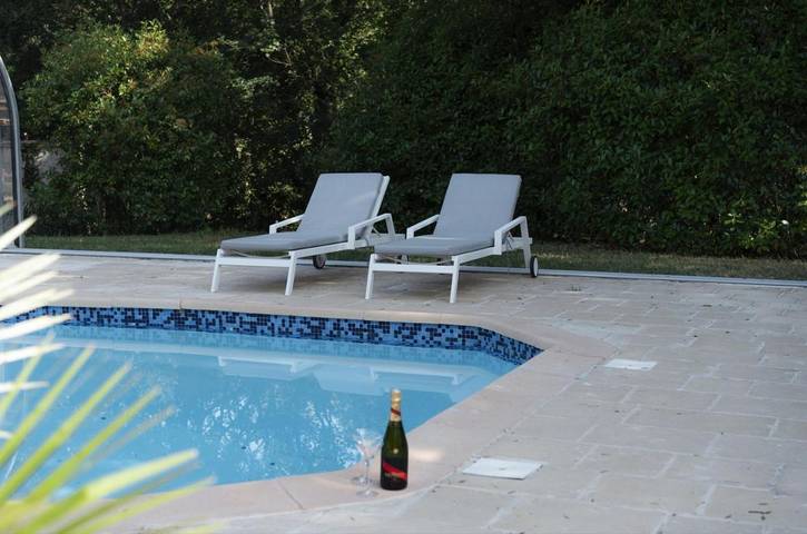 Maison d’hôte pour 4 personnes, avec terrasse et jardin ainsi que piscine et vue à Nans-les-Pins - 3