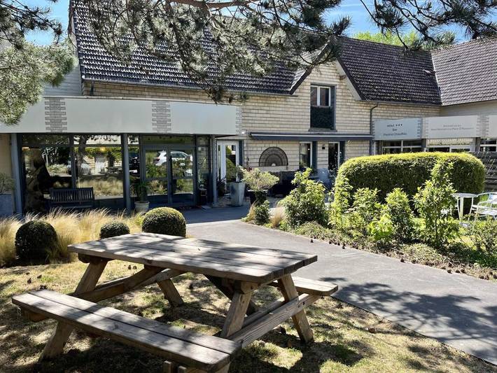 Hôtel pour 2 personnes, avec Terrasse ainsi que Jardin et Piscine