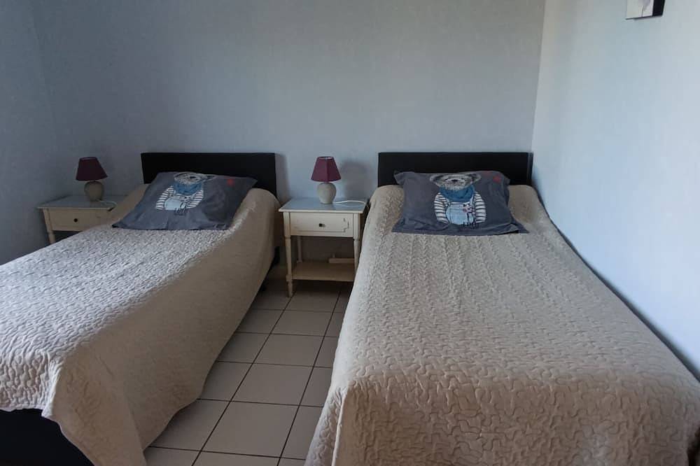 Gîte tout confort calme, vue sur mer, terrasses et piscine intérieure chauffée in Ver-sur-Mer, Côte de Nacre