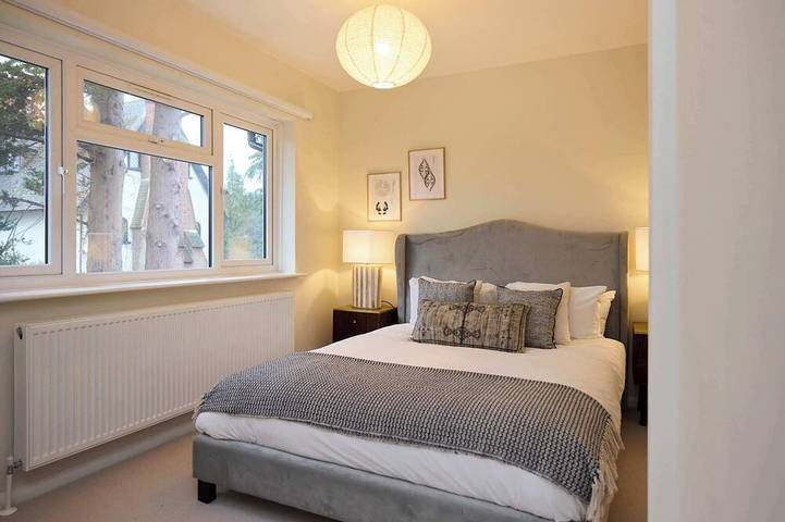 West of Brick & Bloom in Kingston upon Thames, Londra