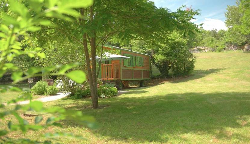 Gîte pour 2 personnes, avec piscine ainsi que jardin et terrasse à Padirac - 2
