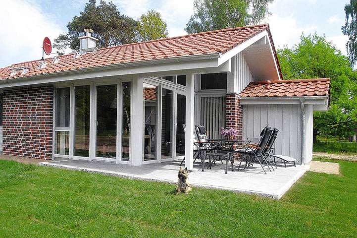 Ferienhaus für 4 Personen, mit Terrasse und Garten sowie Sauna in Röbel