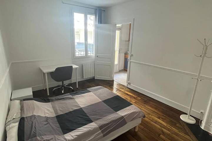 Entire apartment, Simple, affordable studio apartment near Paris in Clichy, Hauts-de-Seine