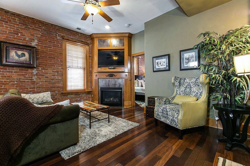 Ganze Wohnung, Drake House - Fleur De Lis (privater Whirlpool) in Dubuque, Dubuque County