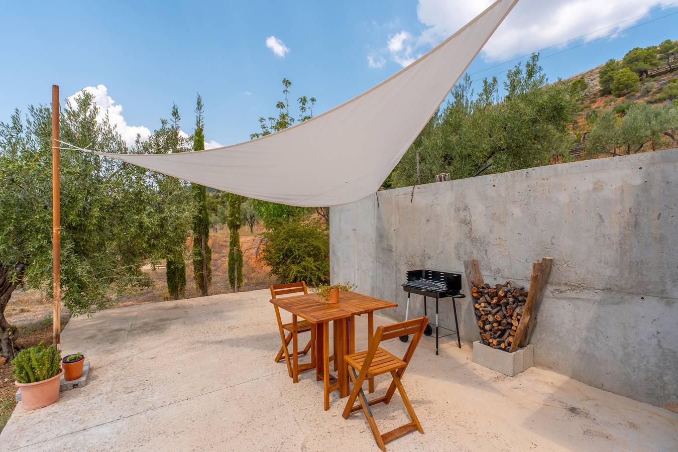 Landhaus 'Lluna' mit Bergblick, Gemeinschaftspool und Wi-Fi in Ibi, Alicante Binnenland