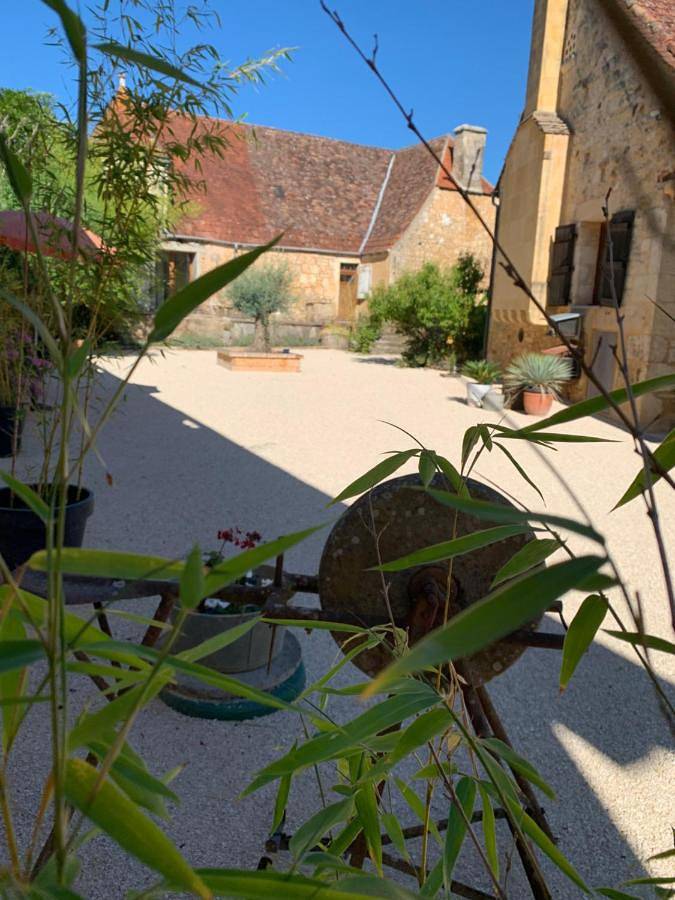 Location de vacances pour 3 personnes, avec vue ainsi que jardin et terrasse à Cénac-et-Saint-Julien - 4