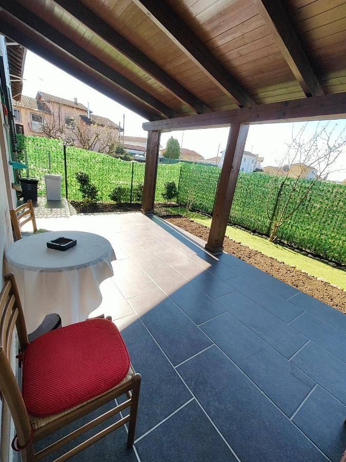 Location de vacances pour 2 personnes, avec terrasse et vue à Verceil