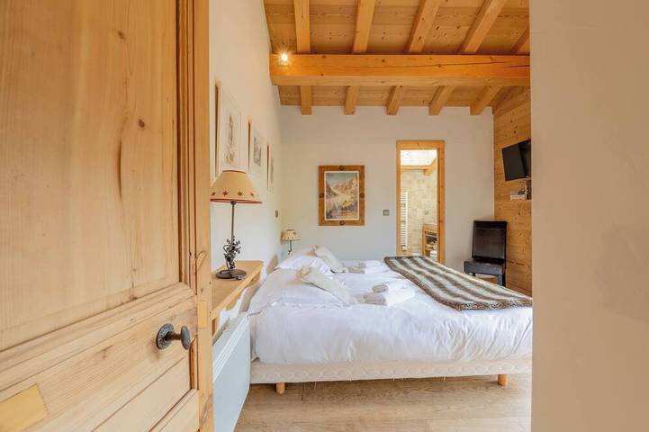 Luxury Chalet Pool & Jacuzzi near Megeve, Cordon, France in Sallanches, Pays du Mont-Blanc