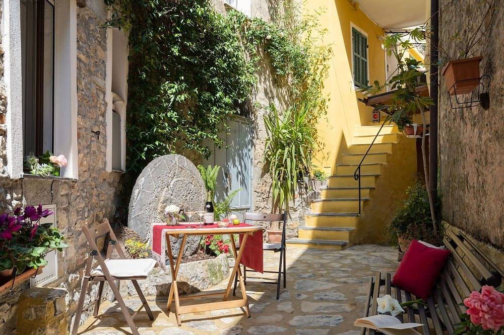 Ganze Wohnung, Herrliche Wohnung mit Klimaanlage,  W-Lan, Tv, Terrasse, Haustiere erlaubt und Parkplatz in Pietrabruna, Riviera di Ponente