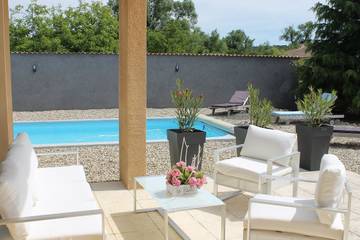 Gîte pour 6 personnes, avec terrasse ainsi que piscine et jardin à Ruoms