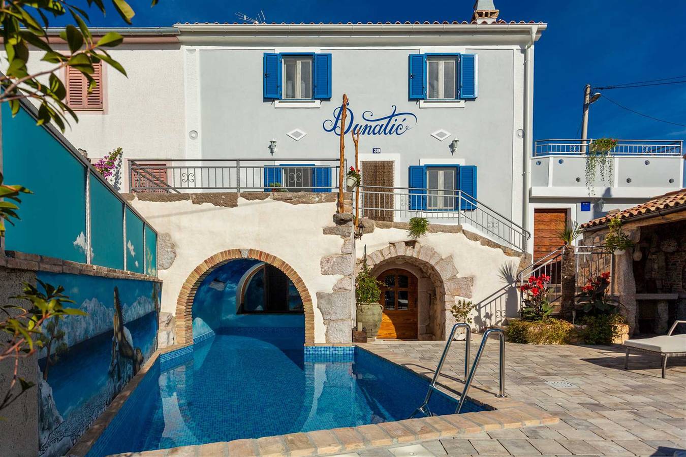 Rustikales Steinhaus Villa Dunatić mit privatem Pool in Županje, Silo (Krk)