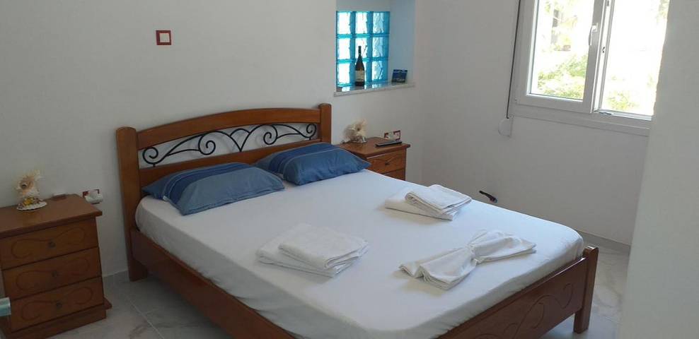 Gîte pour 2 personnes, avec Terrasse et Jardin dans Finikas