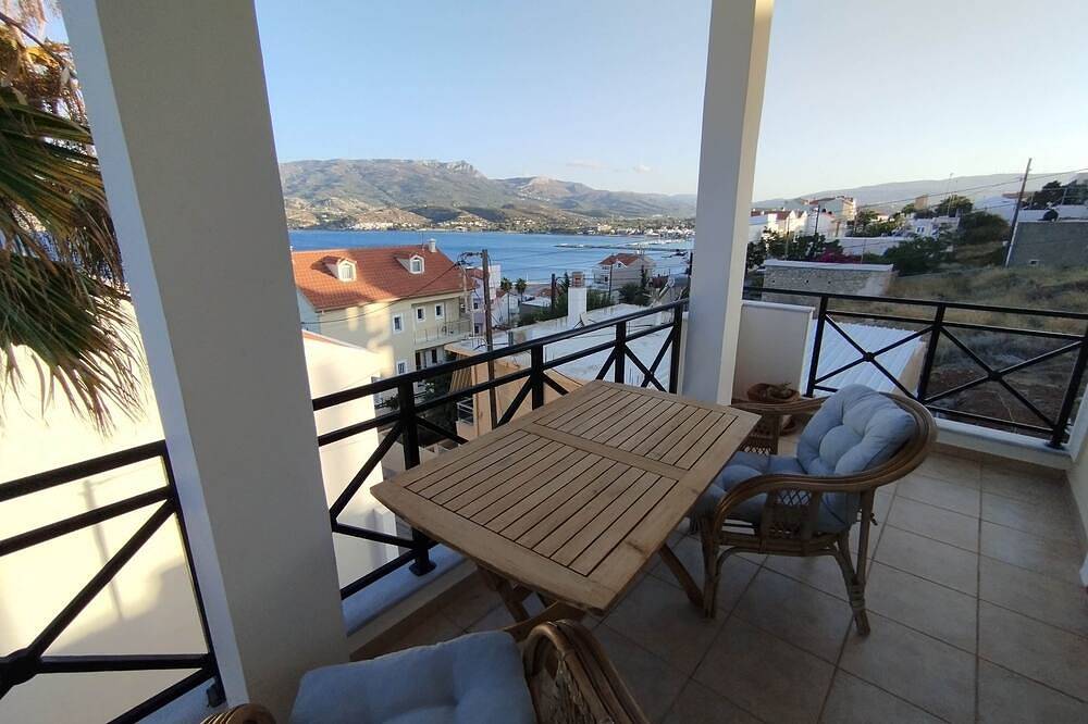 Beautiful Home 3Br 2.5Baths Sleeps7, Amazing sea view walk to Beach & Downtown. in Sitia, Lasithi