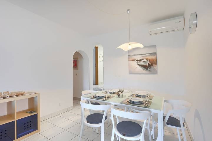 Ganze Wohnung, 800 Meter zum Strand mit Grill, Haustiere erlaubt in Banjole, Südküste Istrien