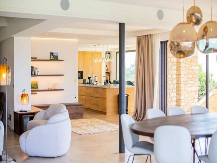 Gîte pour 16 personnes, avec piscine ainsi que terrasse et jardin dans Village de Gordes - 3