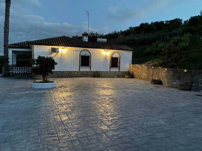 Casa rural para 12 personas, con jardín además de vistas y piscina, Se admiten mascotas en Prado del Rey - 2