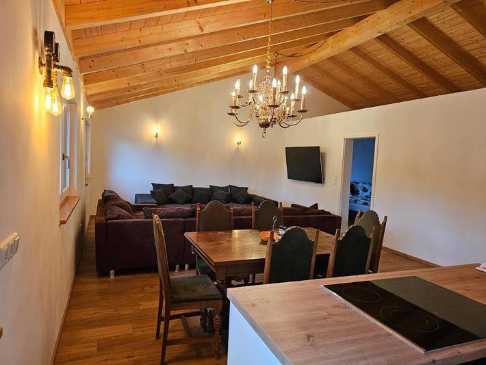 Ferienwohnung für 8 Personen, mit Garten und Ausblick in Landau (Isar)