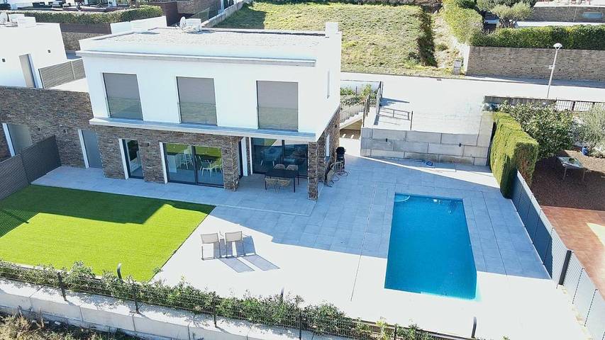 Location de vacances pour 8 personnes, avec jardin et vue ainsi que balcon et piscine à El Port de la Selva - 2