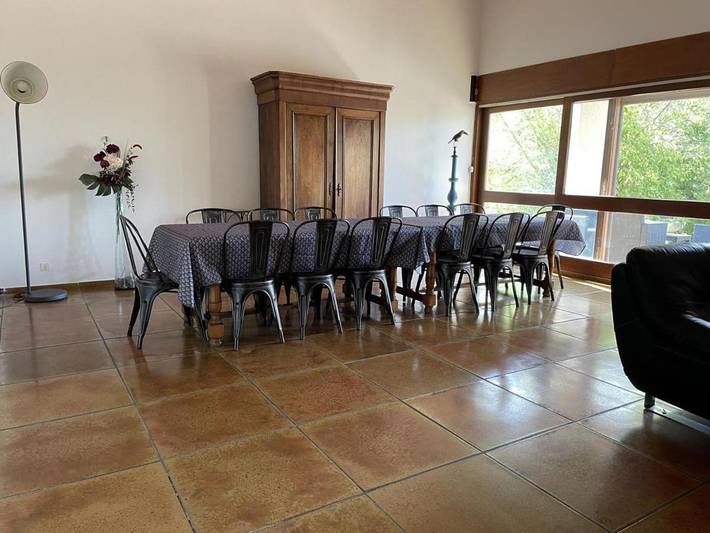 Location de vacances pour 14 personnes, avec terrasse ainsi que piscine et jardin à Pommiers (Loire) - 3