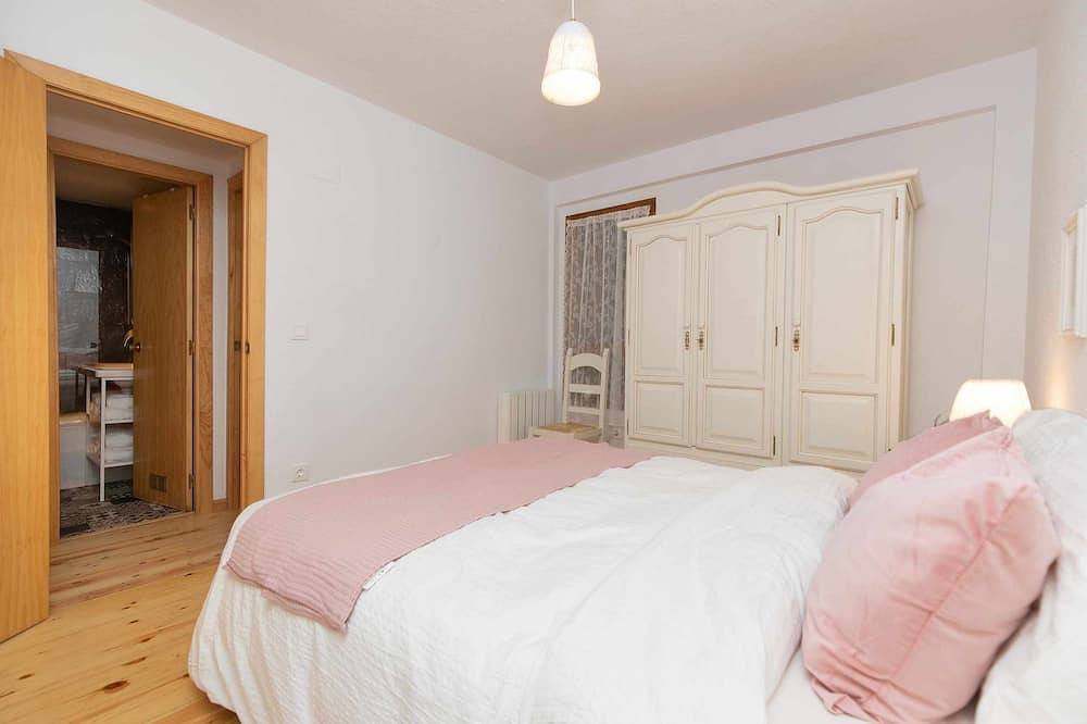 Entire apartment, Casa Daniella by Bevalle in Panticosa, Spanish Pyrenees