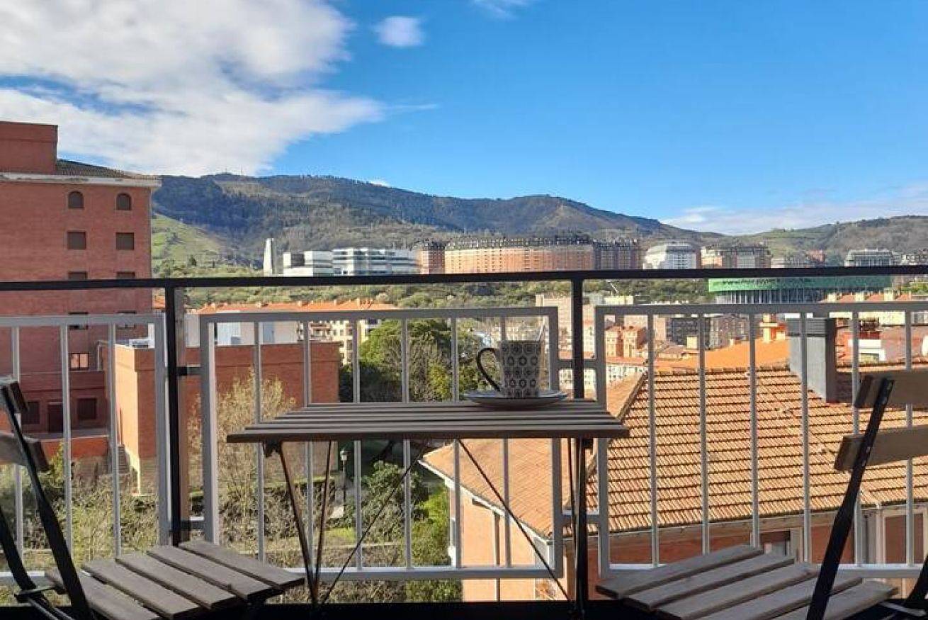 Appartamento intero, Modern and sophisticated accommodation with views of the city in Ibaiondo, Bilbao