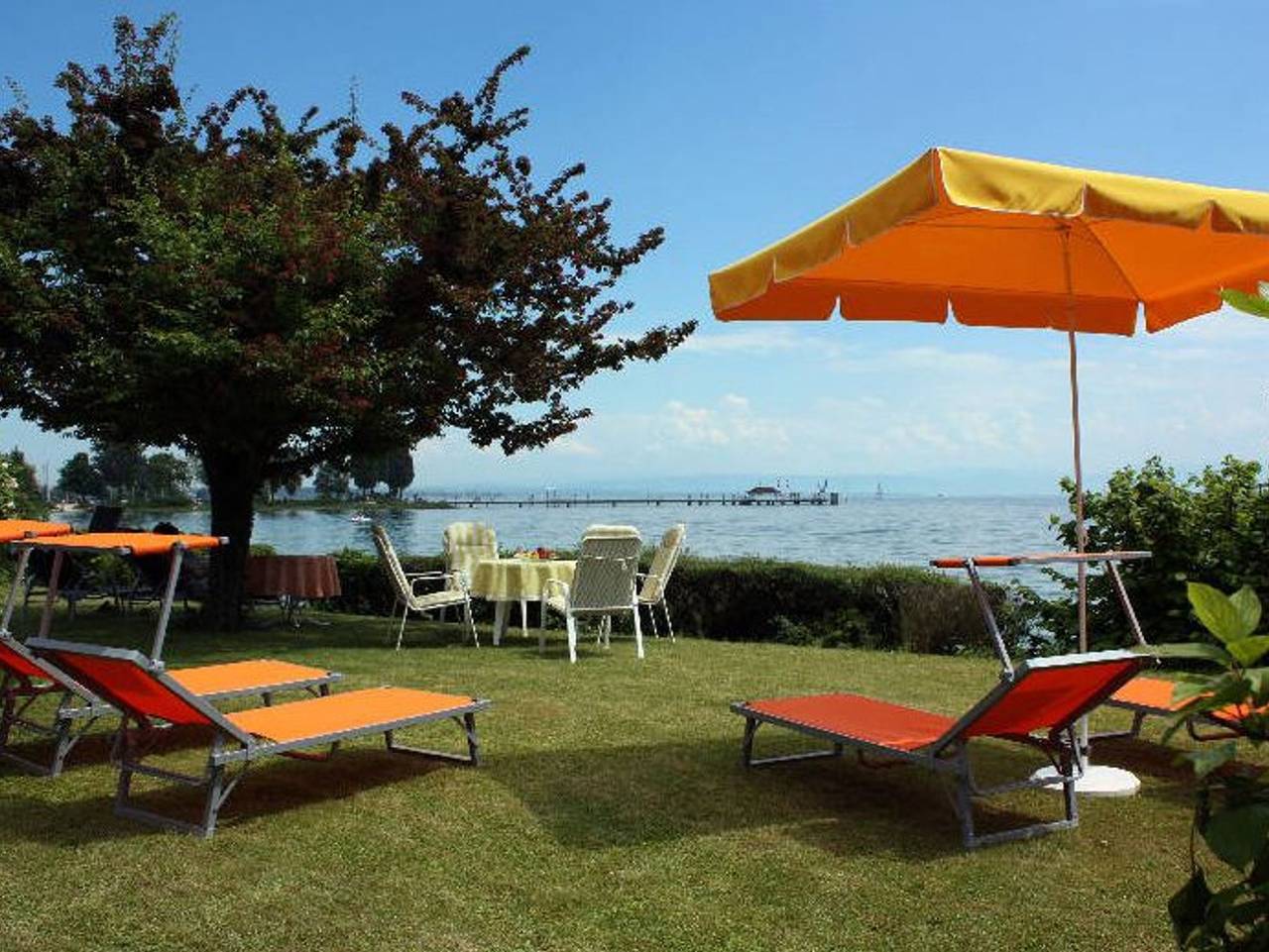 Birkhofer See genießen – Aparthotel am Bodensee - Deluxe Doppelzimmer mit großem Balkon und Seeblick in Immenstaad, Immenstaad am Bodensee