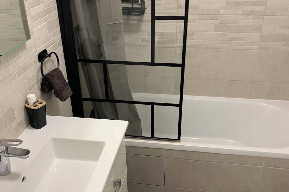 Entire apartment, Cosy apartment near Cdg airport and Villepinte exhibition center in Aulnay-sous-Bois, Seine-Saint-Denis