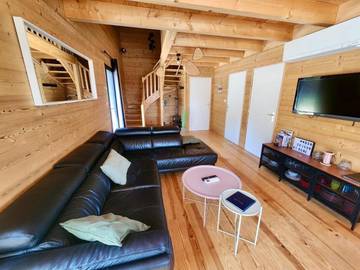Gîte pour 10 personnes, avec vue ainsi que terrasse et jardin à Coucouron