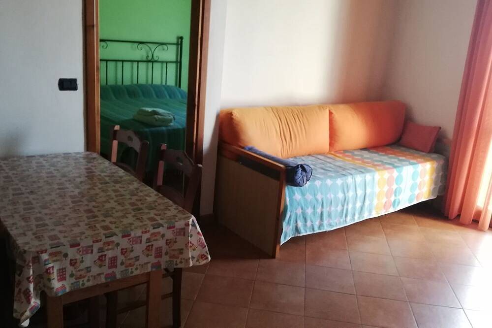 A few minutes from the sea and Tropea, small one-bedroom apartment in farmhouse residence in Zambrone, Vibo Valentia Province