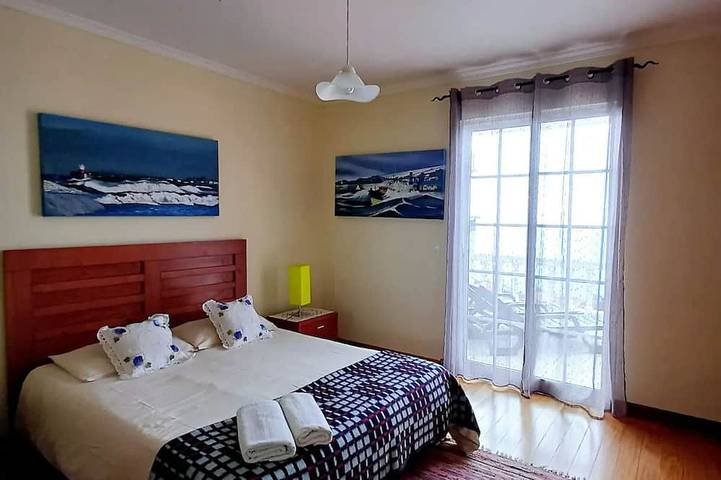 Panoramic Sea and Mountain Views: 2 master bedrooms both with ensuite bathrooms in Estreito da Calheta, Île de Madère
