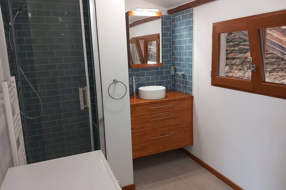 Petite maison rénovée à la campagne (15 mn Vienne - 25 mn Lyon ou Saint-Etienne) in Givors, Lyon et ses environs