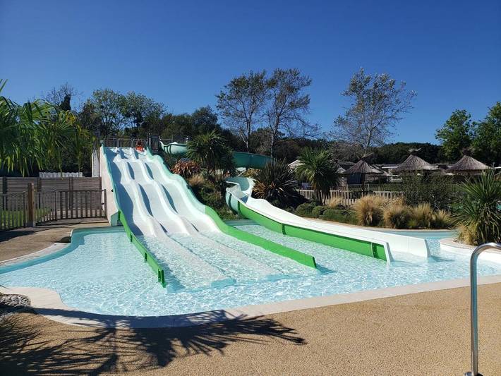 Location de vacances pour 6 personnes, avec vue et jardin ainsi que bassin pour enfant et piscine dans Plage Kerambigorn - 2