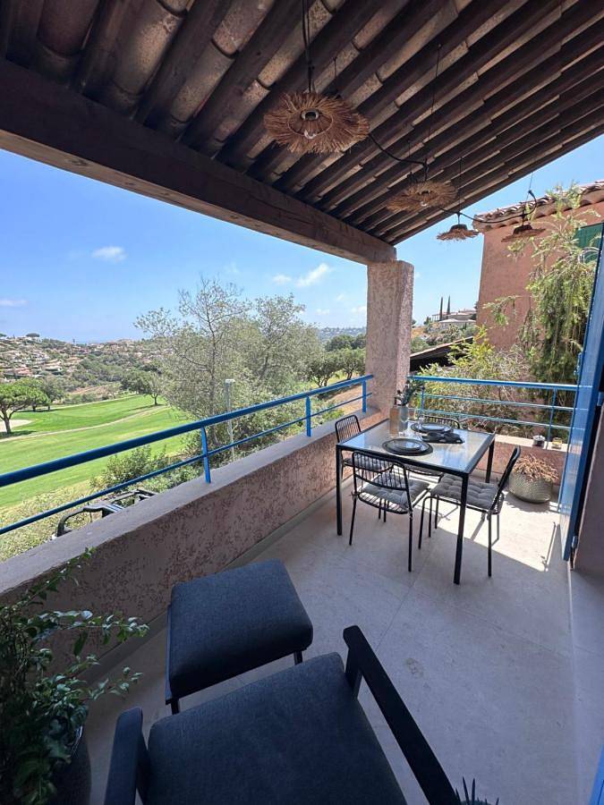 Location de vacances pour 5 personnes, avec balcon ainsi que piscine et vue dans Golf Bluegreen Sainte-Maxime - 3