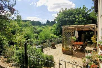 Gîte pour 5 personnes, avec balcon et jardin, animaux acceptés à Ségur-le-Château