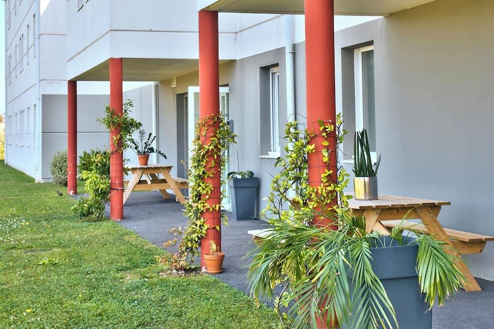 French Getaway! Pets Allowed, Parking! Near Parc de Caradoc & Square Lafayette! in Mouguerre, Bayonne region