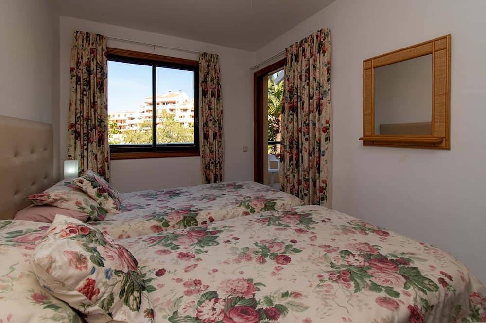 Spacious Poolside Villa Located Onthe Golden Mile in Playa de las Américas, Arona