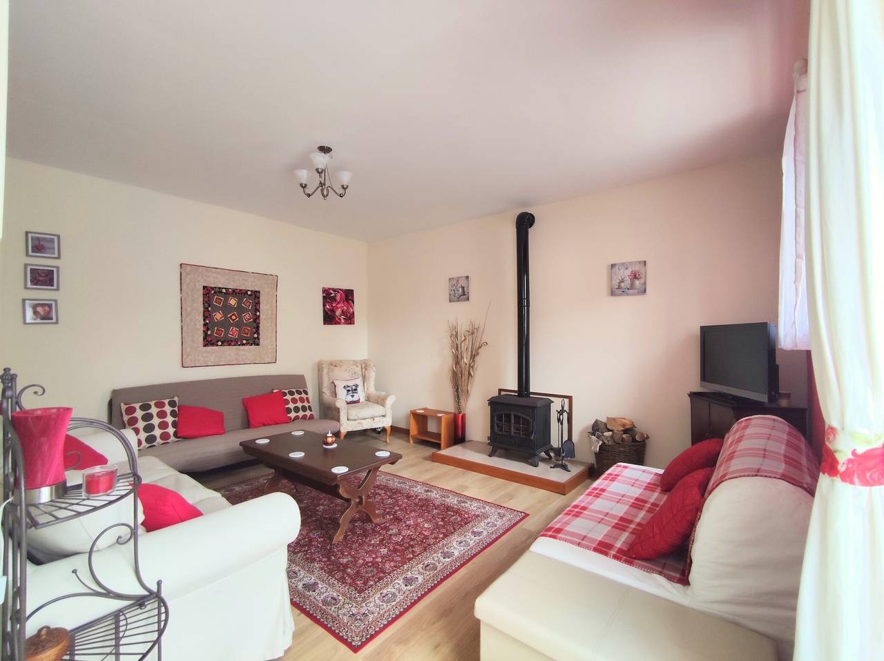 Gîte Rose – Pen Ar Voas Gîtes: private Terrasse, Gemeinschaftsgarten und Wlan in Plestin-les-Grèves, Ceinture Dorée