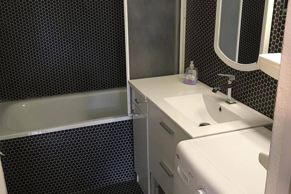 Appartement entier, Appartement Duplex T2 Cabine aux pieds du télécabine (parking,cave) in Luchon-Superbagnères, Bagnères-de-Luchon