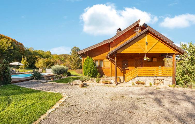 Charmantes Apartment mit 1 Schlafzimmer, Pool, Terrasse und Parkplatz in Lovinac, Lika-Senj