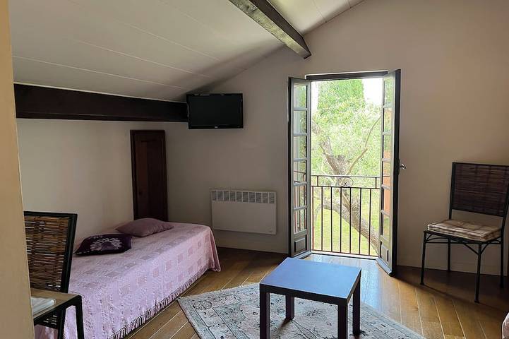 Gîte pour 4 personnes, avec terrasse ainsi que piscine et jardin à Venzolasca - 2