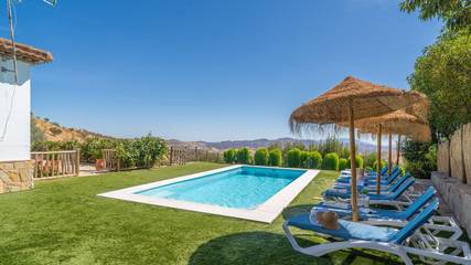 Chalet para 8 personas, con piscina y balcón/terraza en Antequera