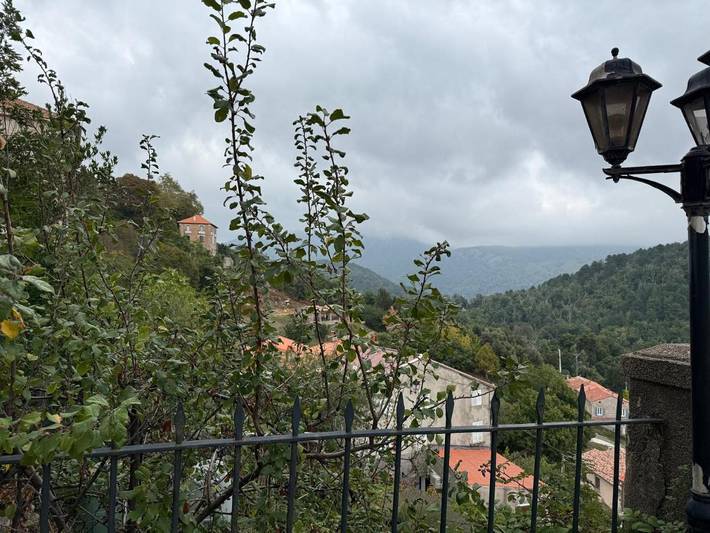 Gîte pour 2 personnes, avec vue et terrasse, animaux acceptés à Évisa - 2