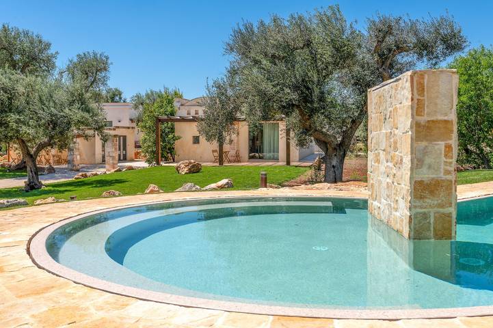 Location de vacances pour 10 personnes, avec jardin à Francavilla Fontana