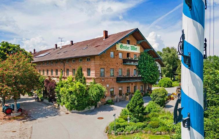 Hotel, mit Terrasse in Bruckmühl