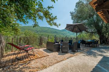 Gîte pour 8 personnes, avec terrasse et jardin à Le Bar-sur-Loup