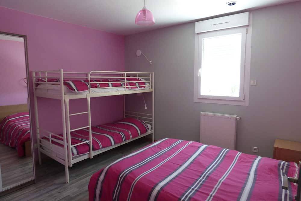 Grand gîte moderne tout confort, piscine couverte intégrée et espace Bien-être in Bar-lès-Buzancy, Ardennes